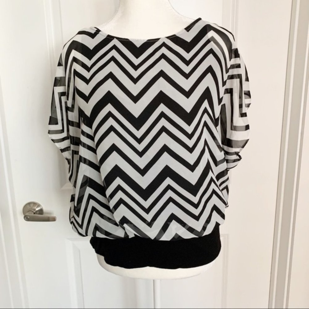 AB Studio | Black and White Chevron Print Blouse